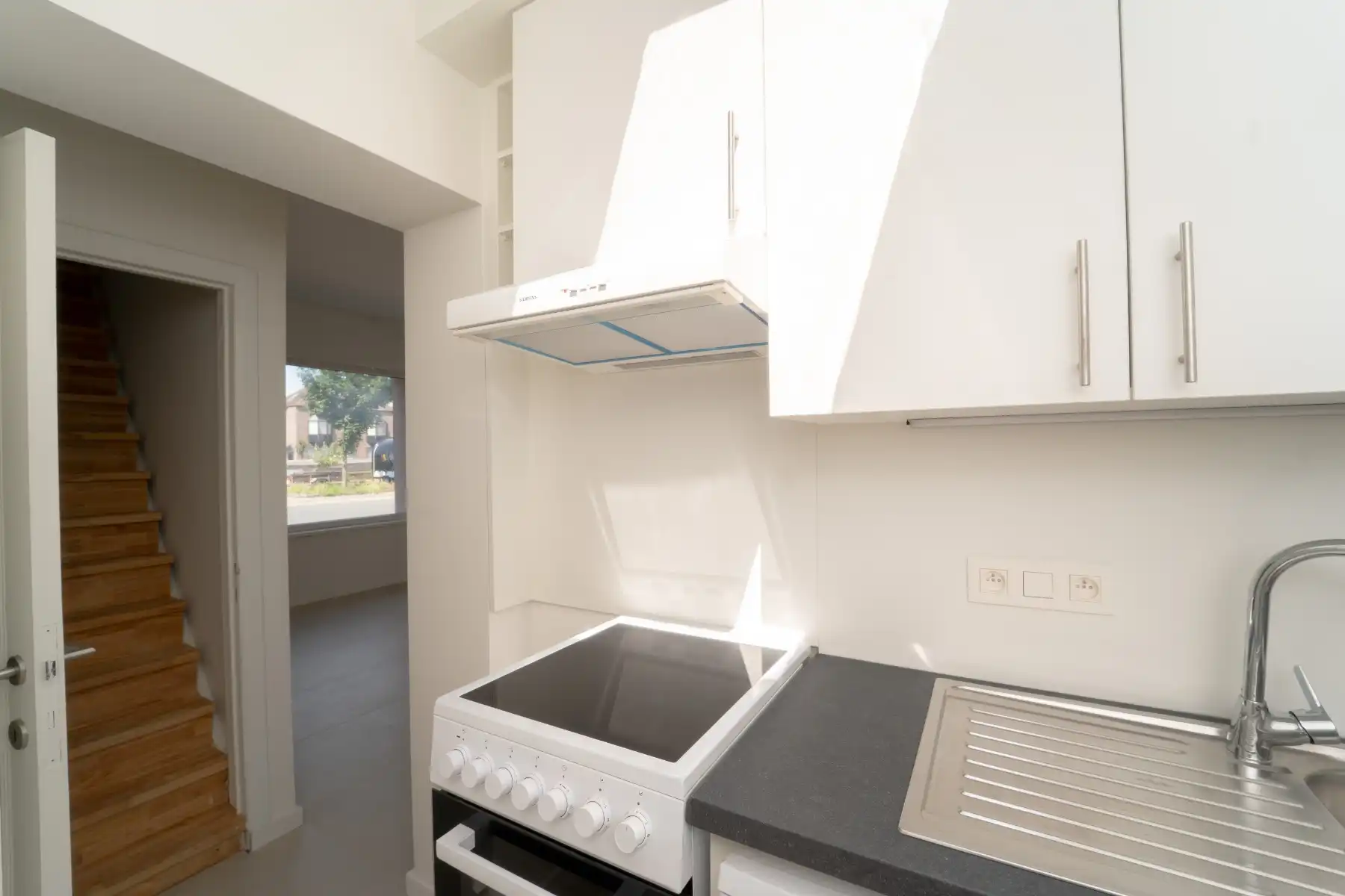 Gerenoveerde lichtrijke hoekwoning aan het water foto 23