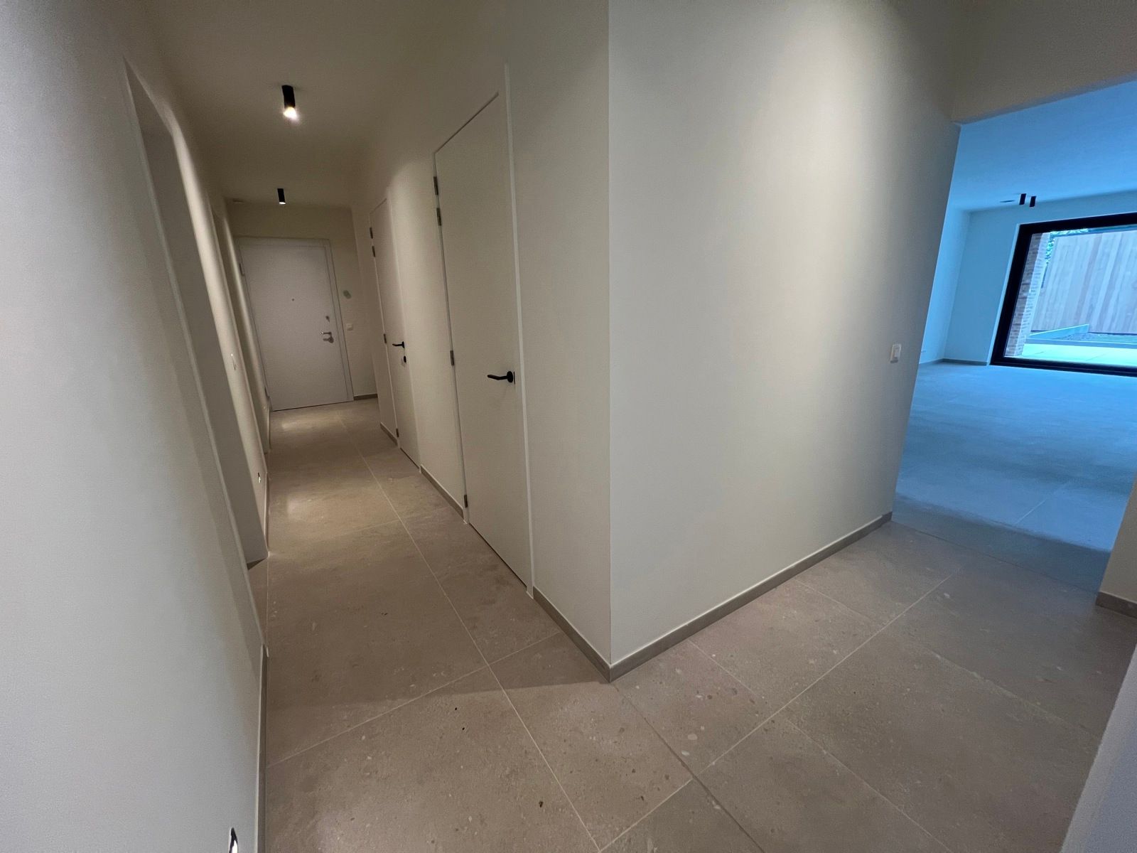 Luxueus app (131m²) met 2 slpk + bureau, terras en parking foto 9