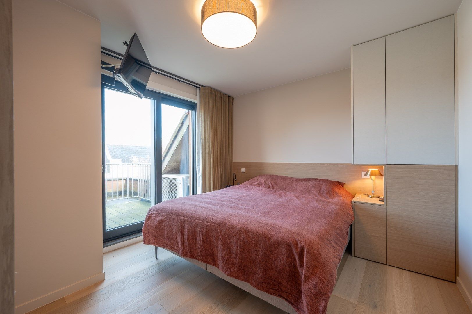 Volledig gerenoveerde duplex penthouse met 3 volwaardige slaapkamers in het centrum van Knokke. foto 9