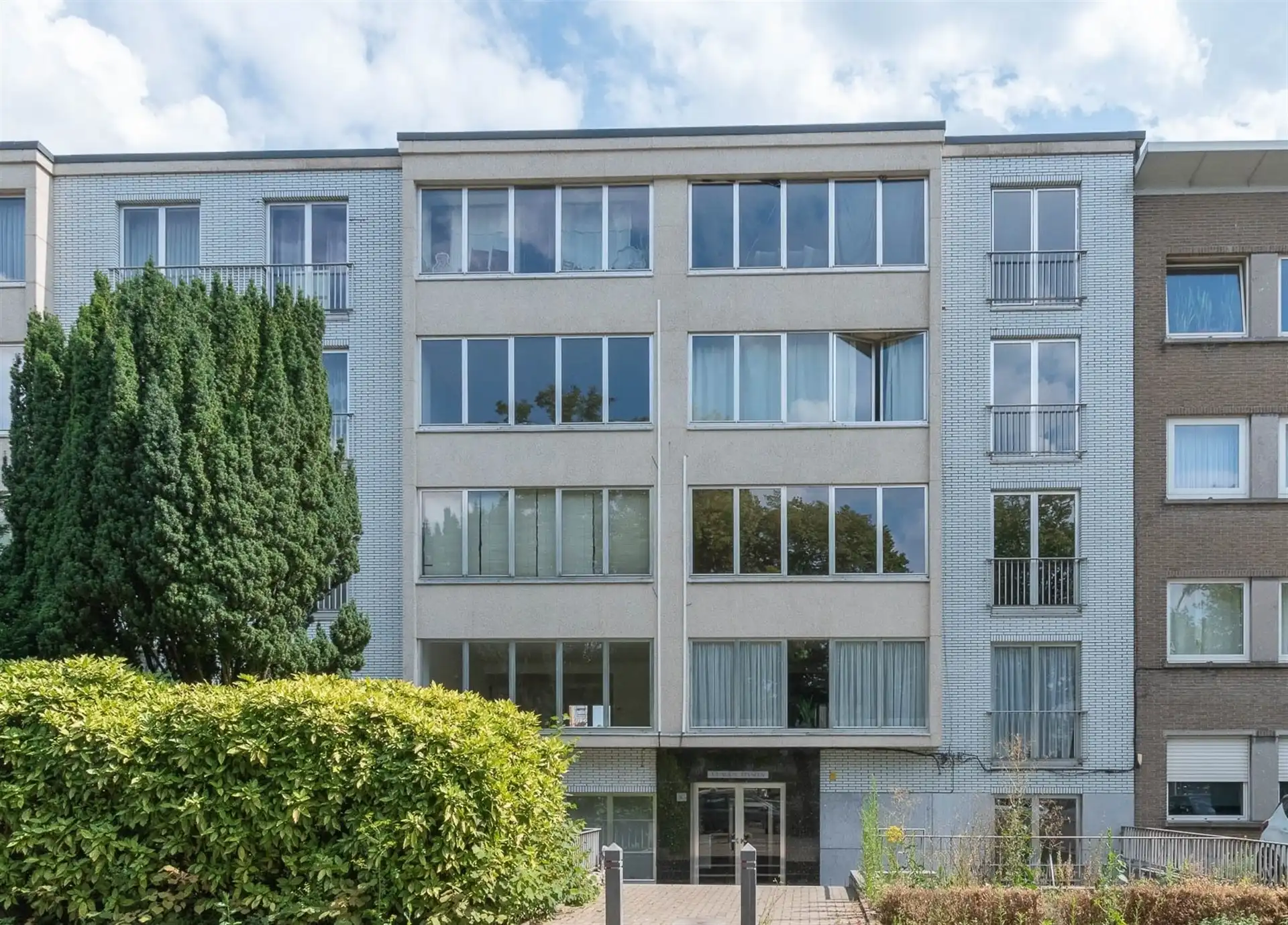 Goed gelegen appartement met twee slaapkamers te Aalst foto {{pictureIndex}}