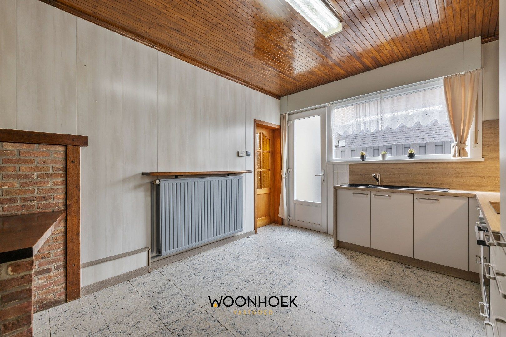 Halfopen bebouwing met 3 slaapkamers & zij-ingang.  foto 11