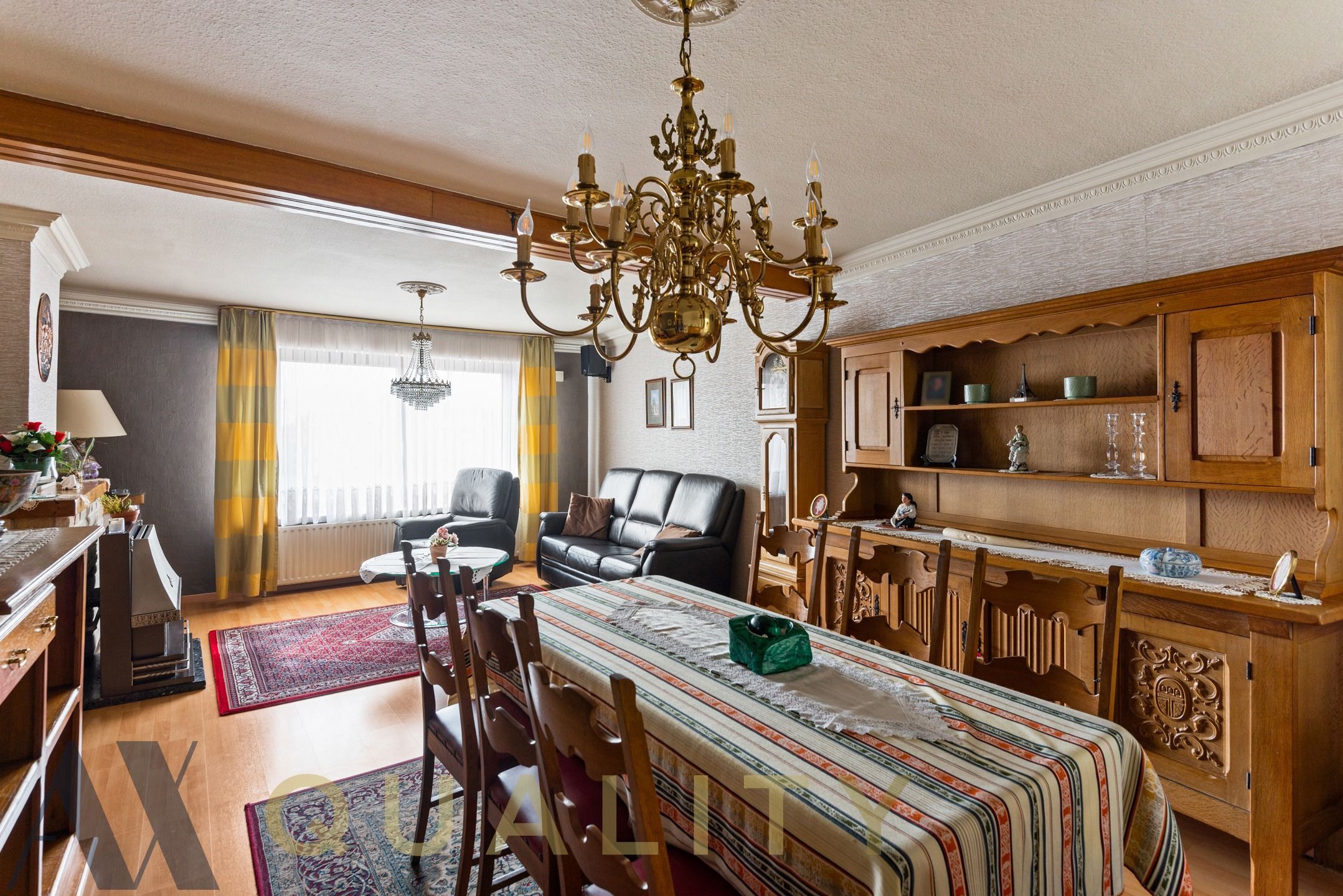 Bel-etage woning met tuin en 4 en suite slaapkamers foto 7