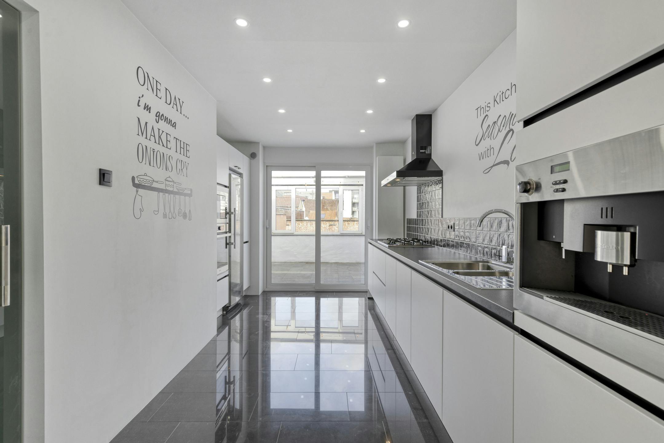 Instapklare woning met 4 slaapkamers in het centrum van Roeselare! foto 4