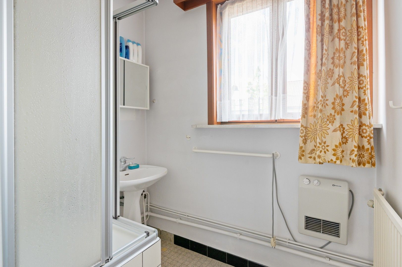 Te renoveren eengezinswoning met 5 slaapkamers en leuke tuin foto 12