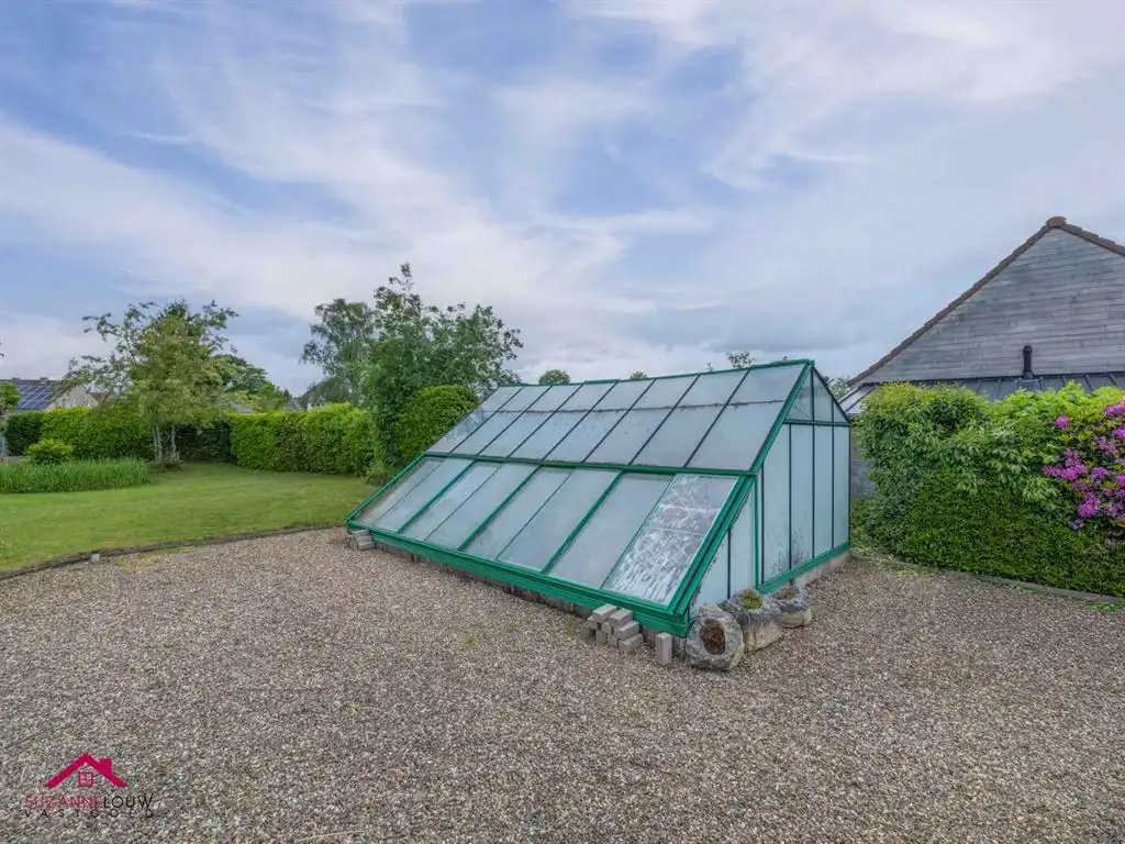 Karaktervolle, vrijstaande woning op riant perceel foto 6