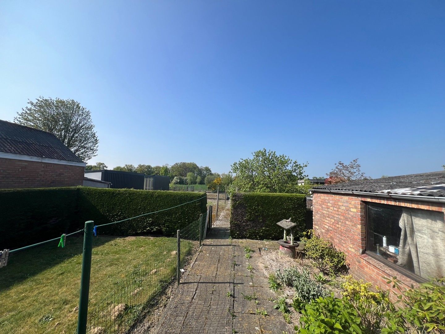 Te renoveren bungalow met landelijk zicht foto 9
