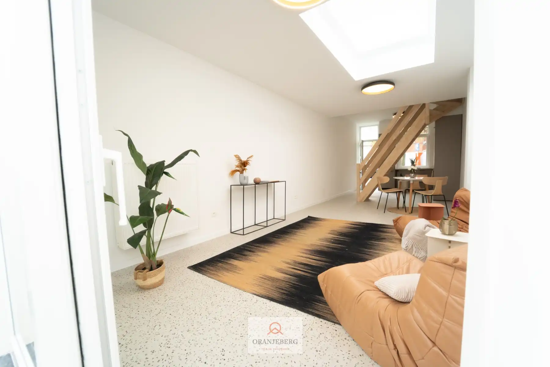 Lichtrijke gerenoveerde woning foto 2