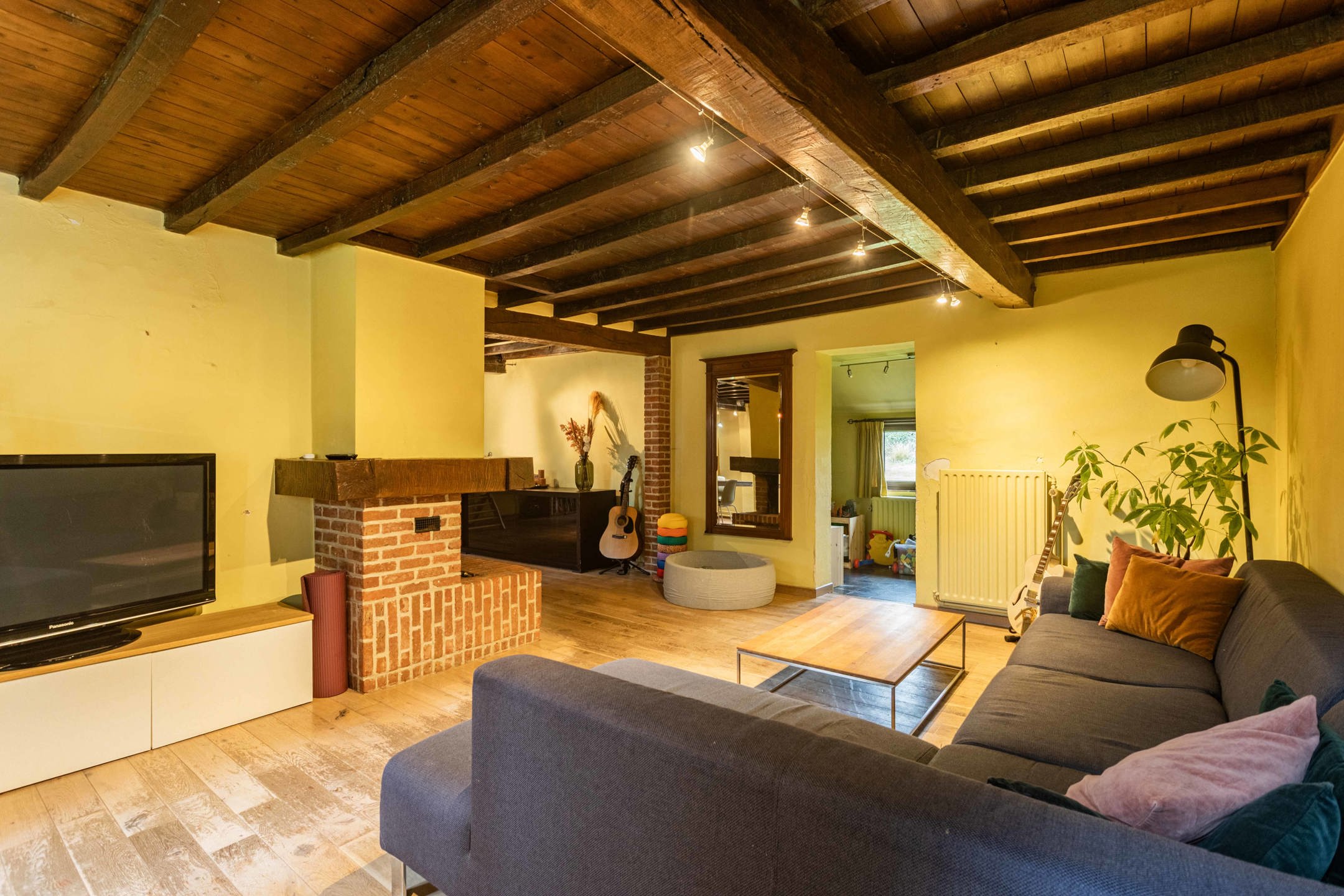 Charmante deels te renoveren alleenstaande woning  foto 12