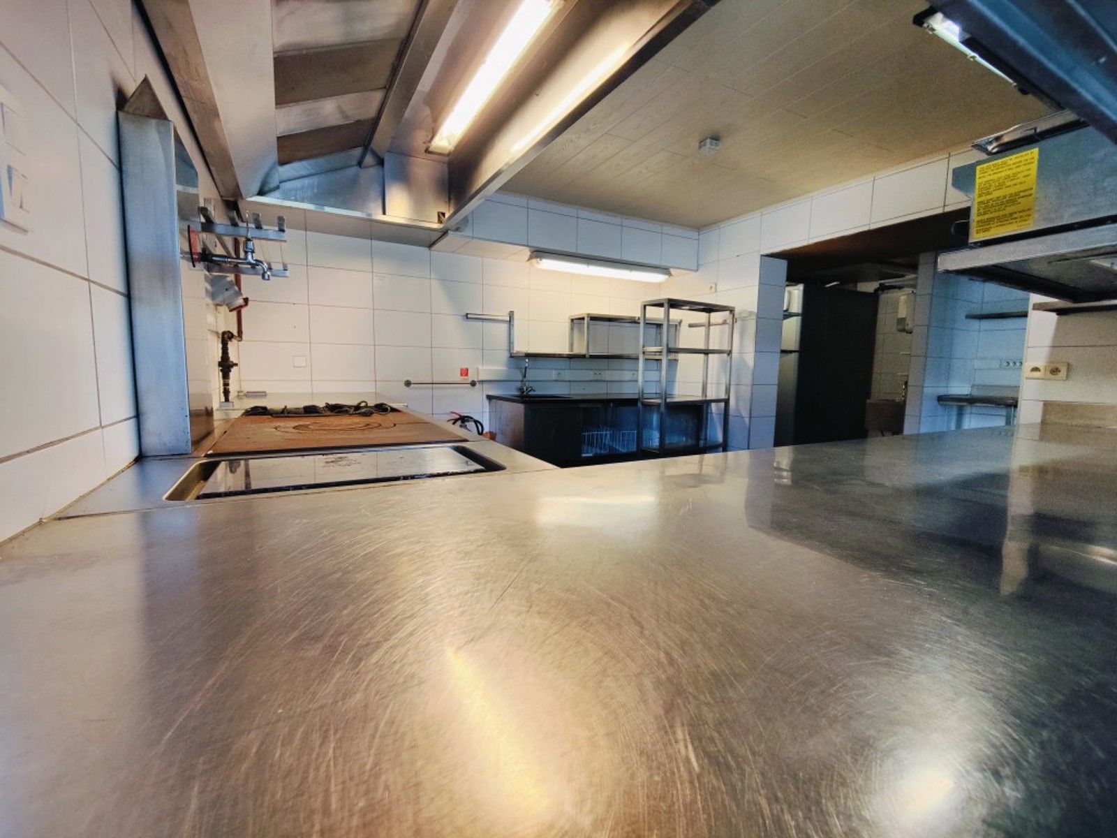 Ruim multifunctioneel pand met tuin foto 8