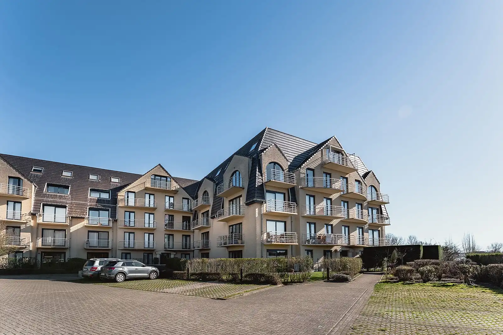 Instapklaar 2 slaapkamer appartement gelegen in De Haan op wandelafstand van het strand en het centrum. foto {{pictureIndex}}
