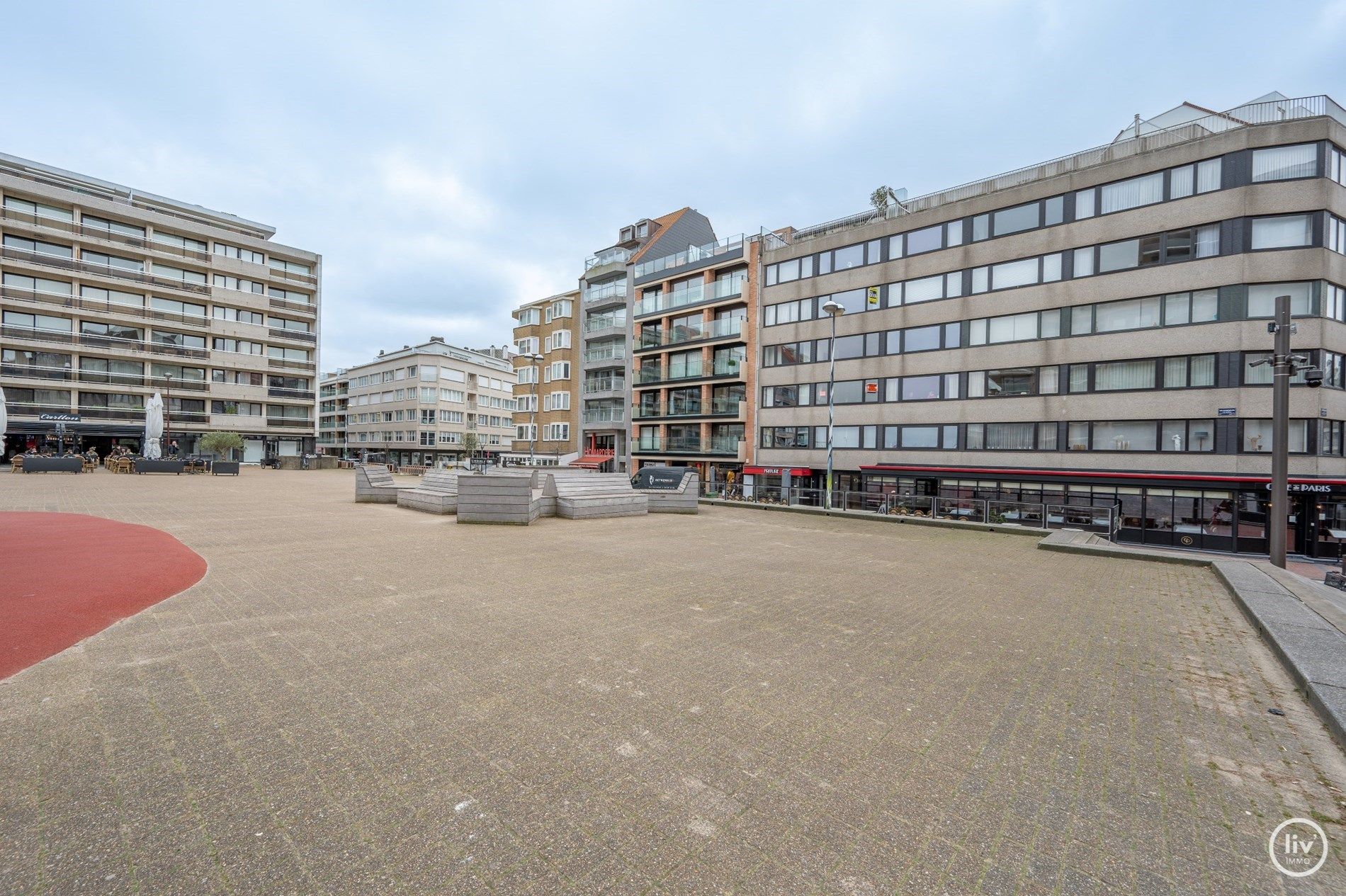 Aangenaam 2 slaapkamerappartement met frontaal ZEEzicht gelegen op het vanbunnenplein te Knokke.  foto 15