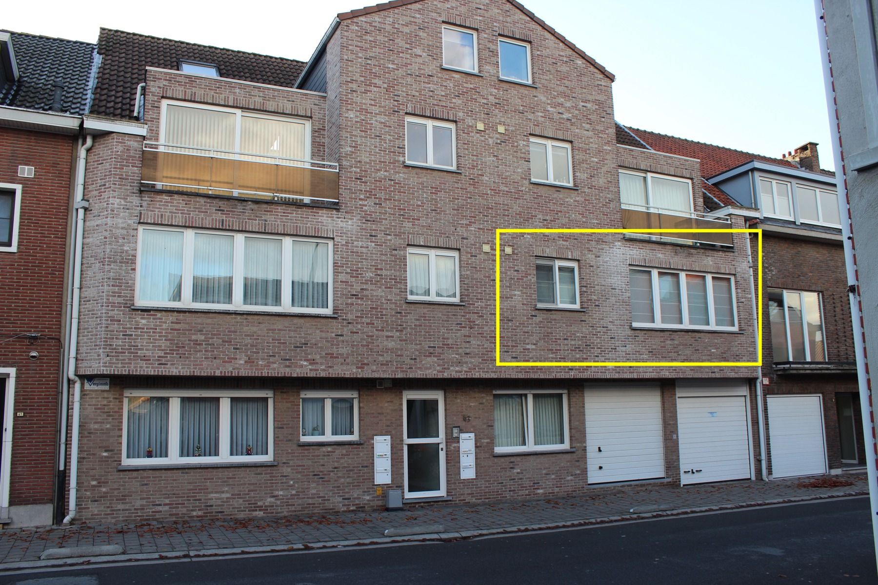Appartement met lift, terras, garagebox en autostaanplaats foto 2