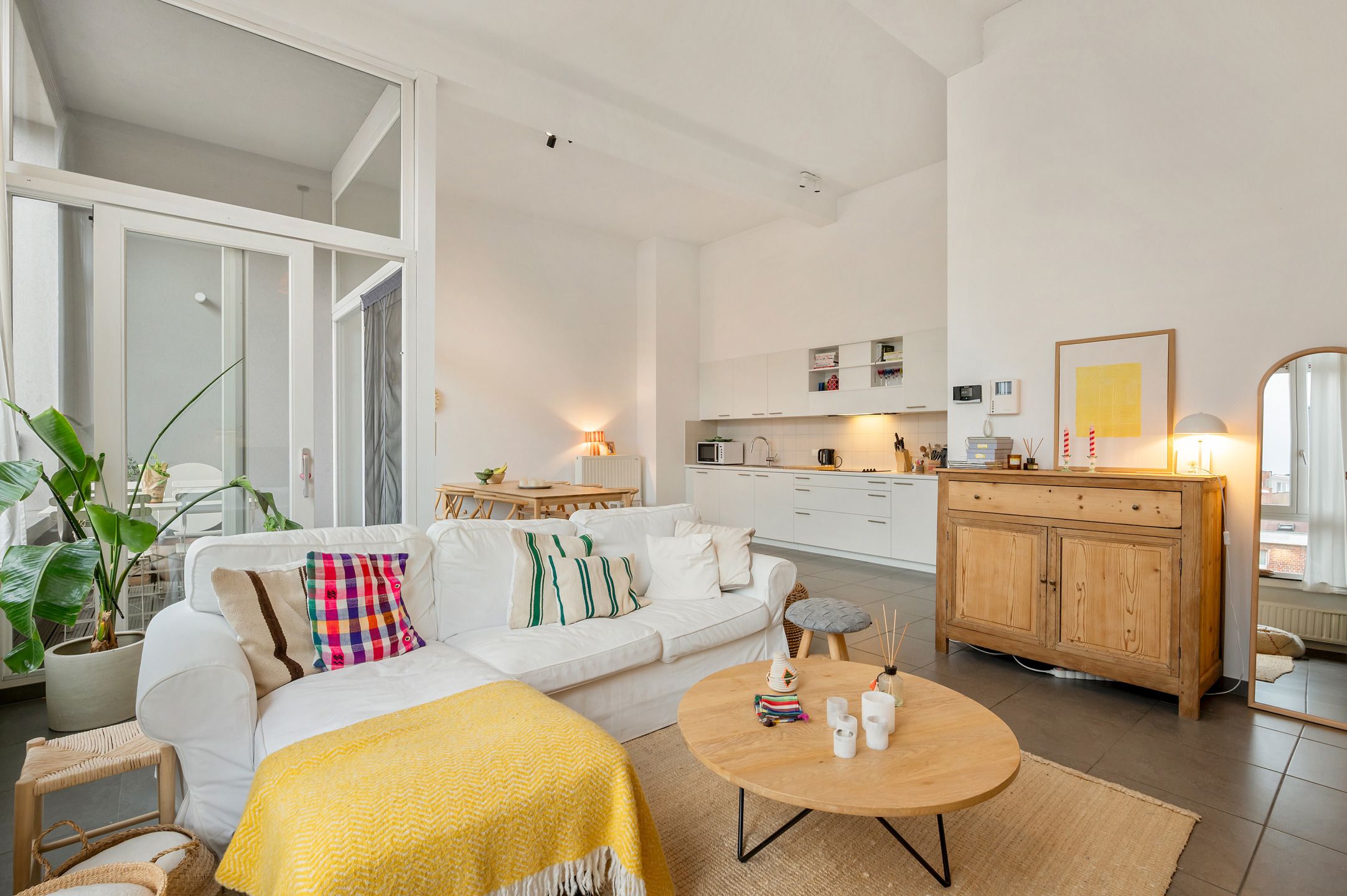   Ruim en modern appartement met gezellig terras. foto 4