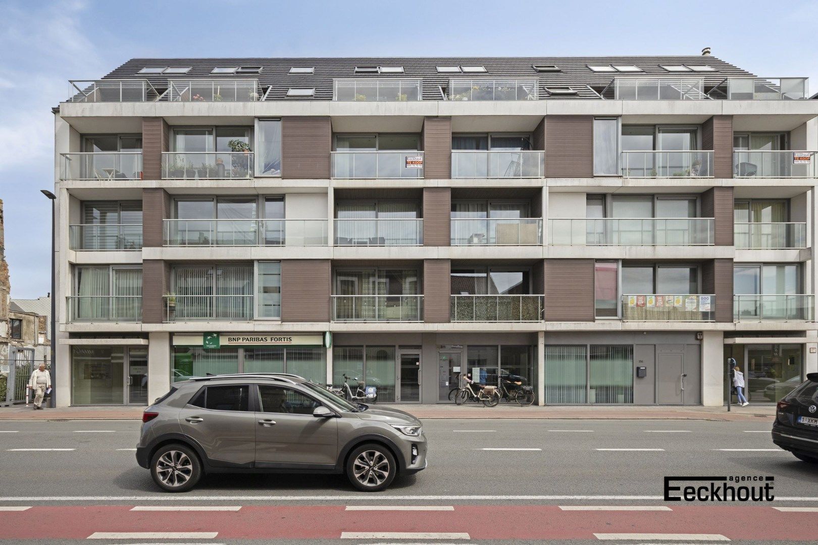 Verzorgd en modern appartement met zonnig terras foto 12
