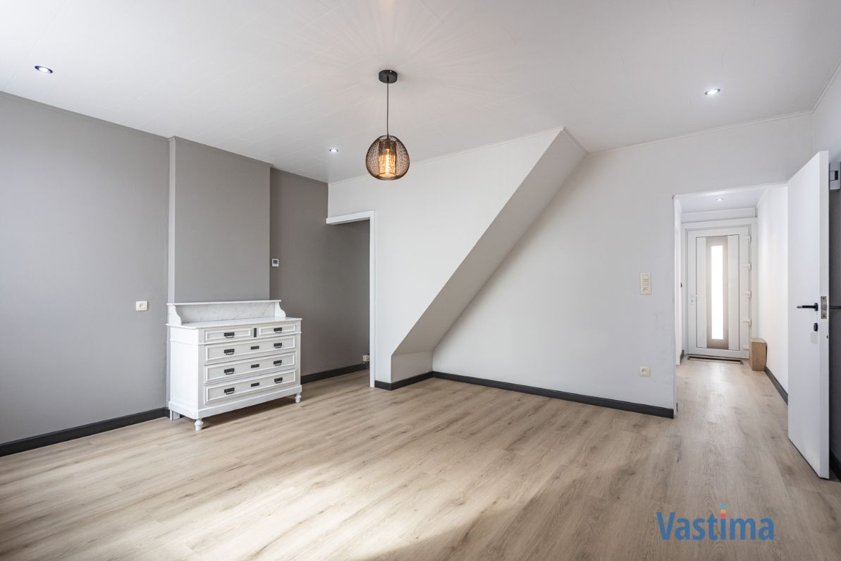 Volledig gerenoveerde rijwoning met 3 slaapkamers nabij centrum Aalst foto 3