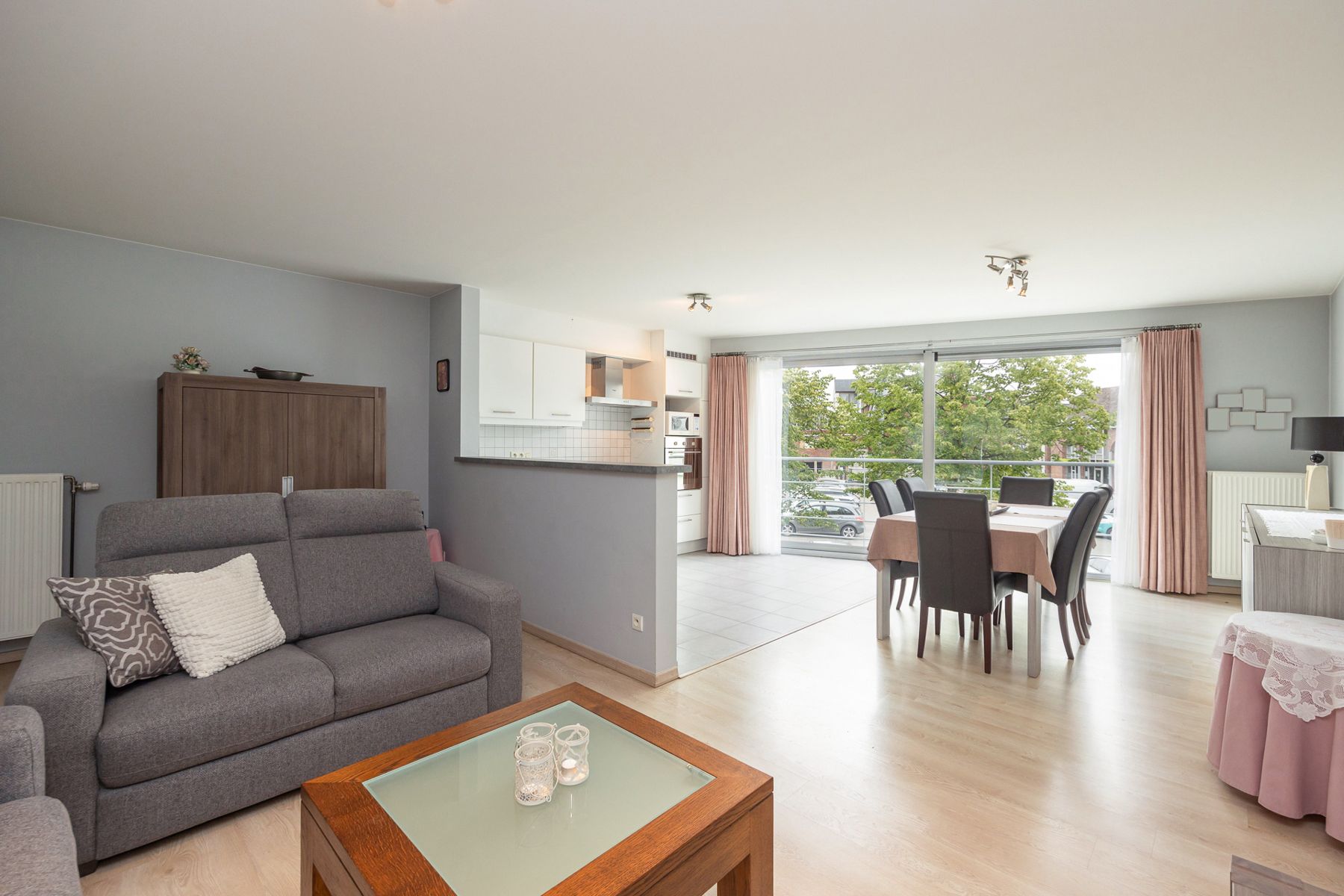 Twee slaapkamer appartement in centrum Kontich – met terras en kelderberging foto 4