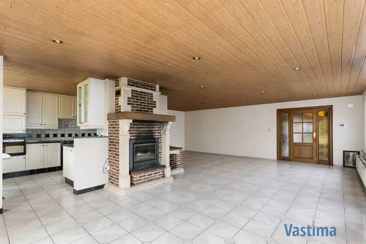 Ruime halfopen bungalow met grote kelder, 3 slaapkamers en zonnige tuin foto 16