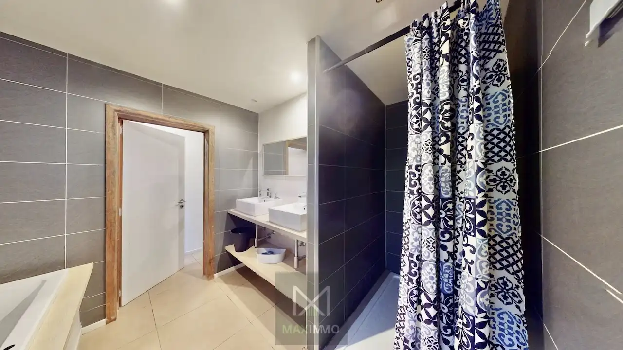 🏡 Volledig gerenoveerde halfopen woning met 4 slaapkamers & zonnige tuin – Harelbeke foto 11