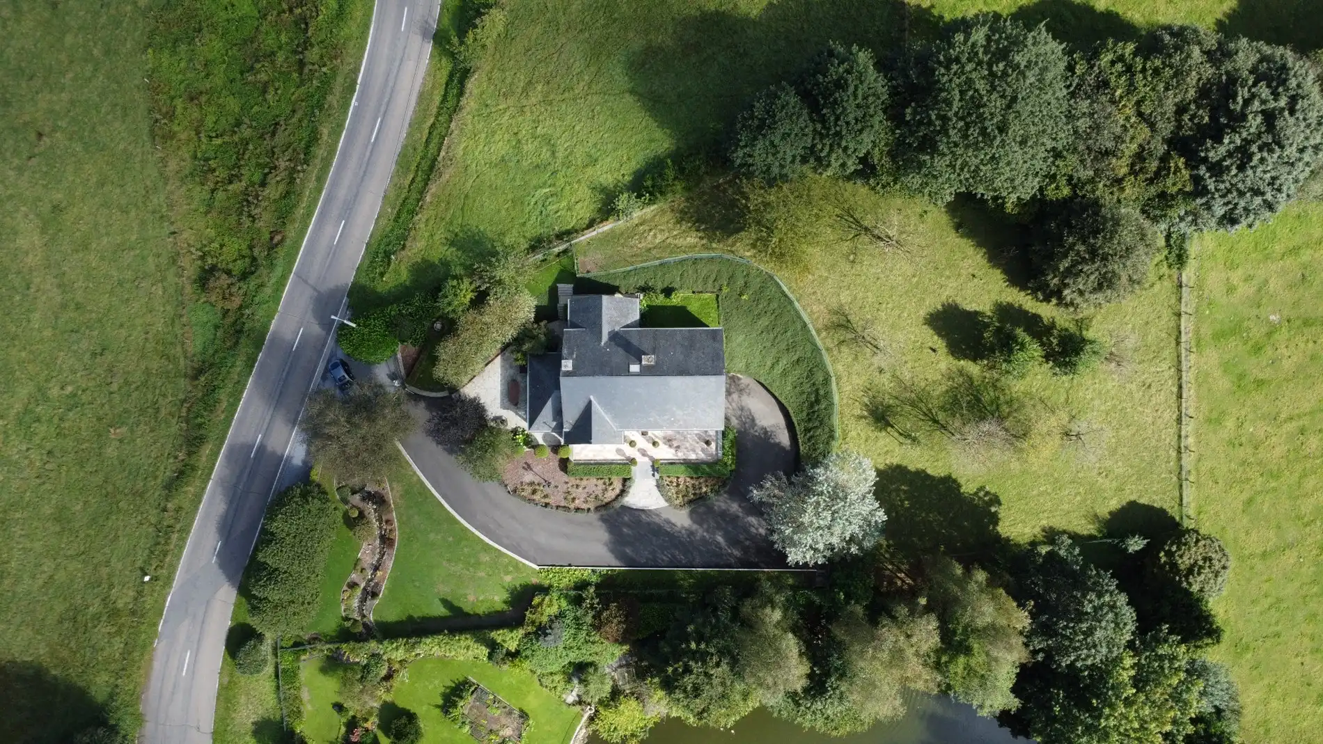 Prachtige woning met 7 slaapkamers en 5 badkamers! foto 2