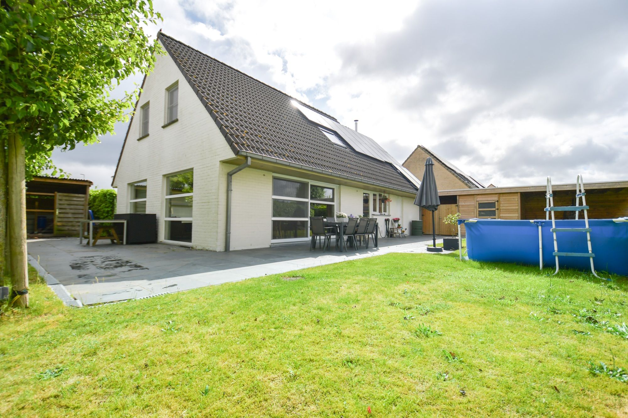 HEDENDAAGSE VILLA vlakbij het centrum van HERTSBERGE foto {{pictureIndex}}