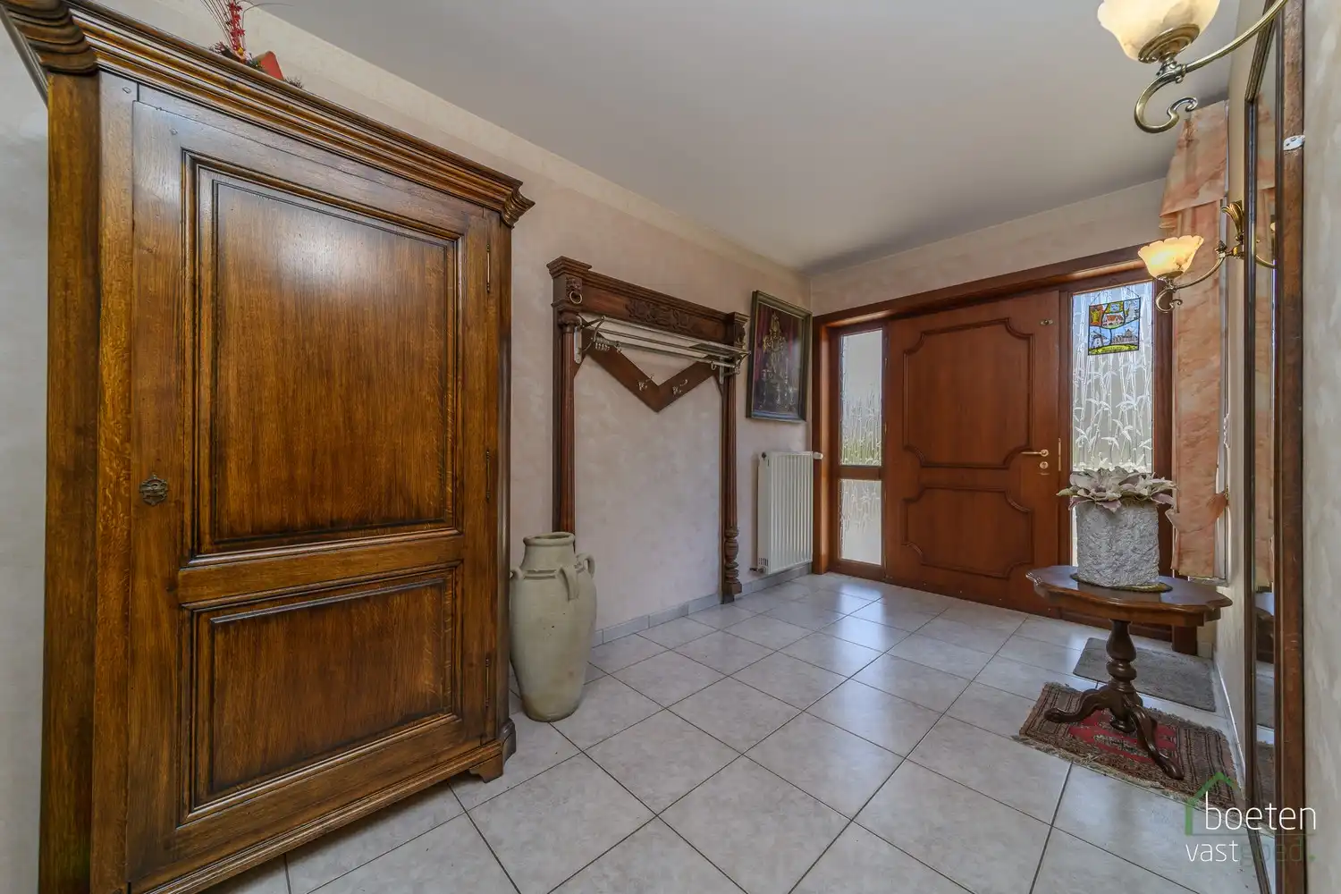 BEVEREN AAN DE IJZER: Zeer degelijke villa-bungalow met alle leefruimtes op het gelijkvloers, ruime garage en tuin op 772m² totale grondopp. foto 9