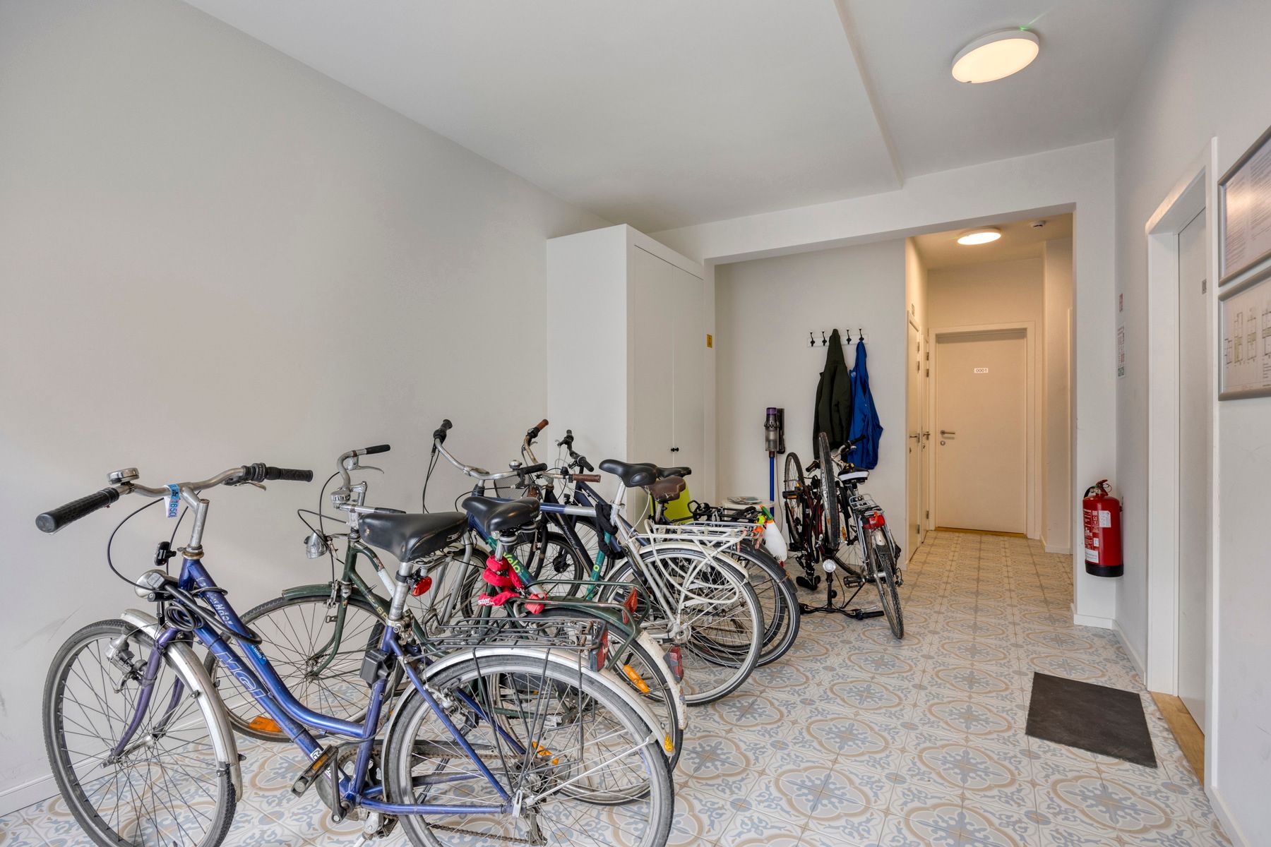 Opbrengsteigendom aan stadsrand foto 6