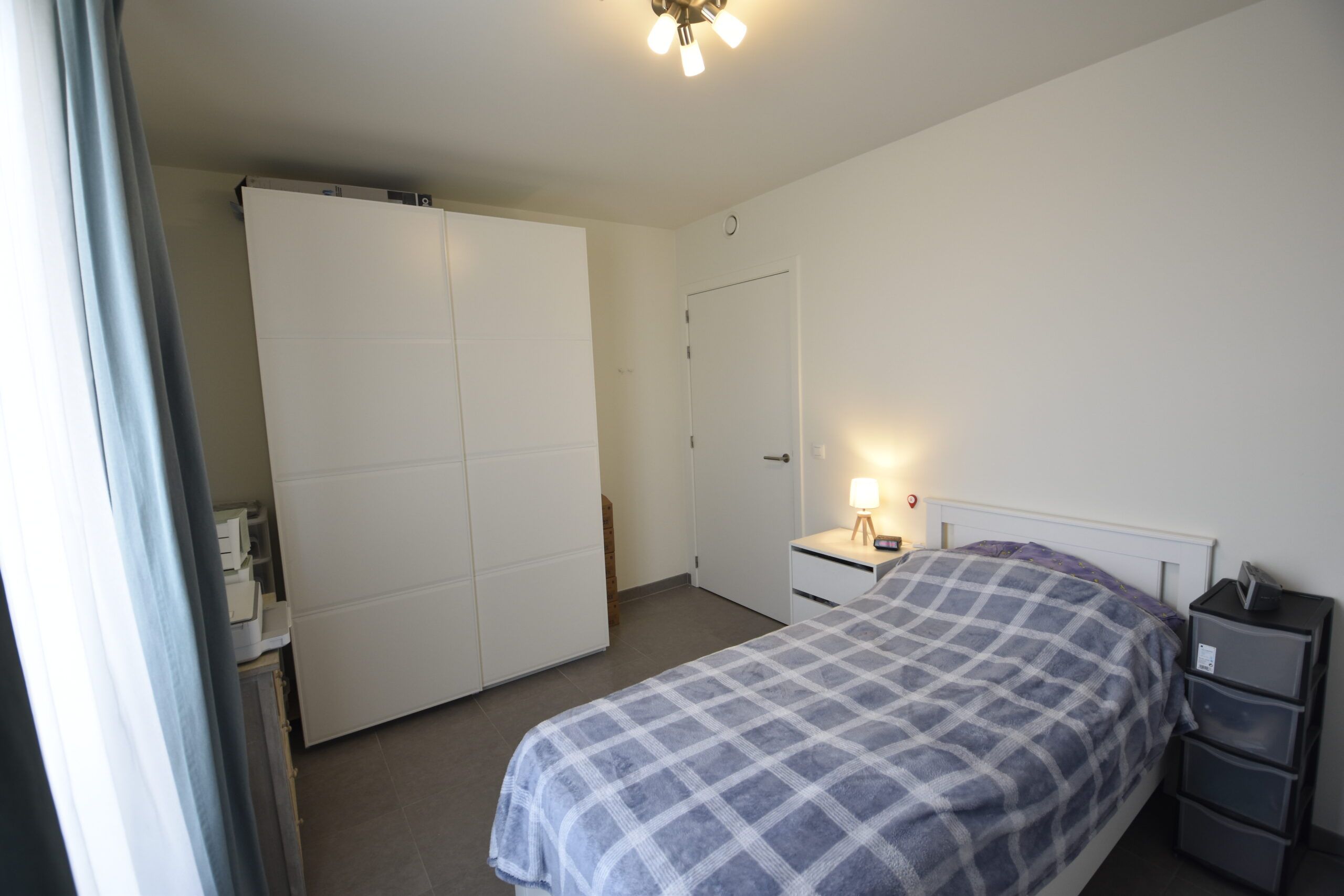 Assistentiewoning met 1 slaapkamer, terras en autostaanplaats in Sint-Niklaas foto 9