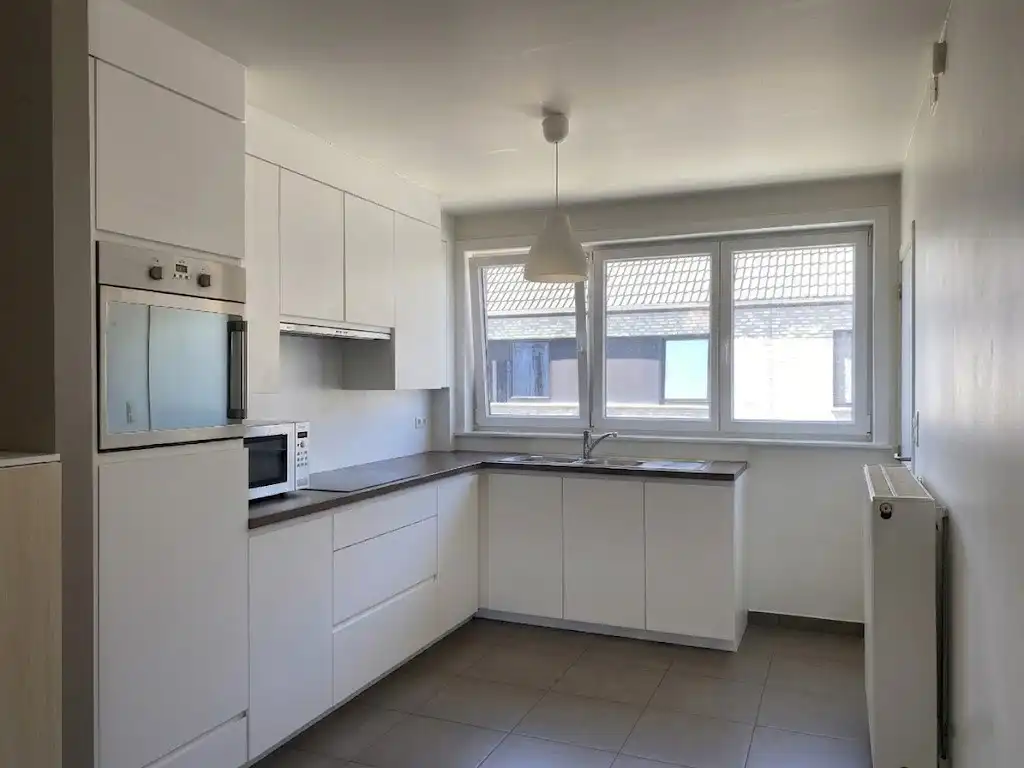 INSTAPKLARE BEL-ETAGE WONING IN HARTJE ZWEVEZELE foto 4