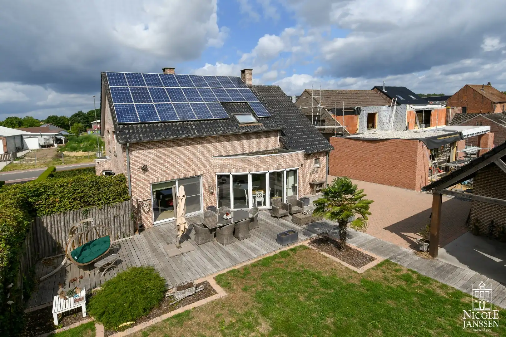 Instapklare gezinswoning met vier slaapkamers en zwembad foto 29