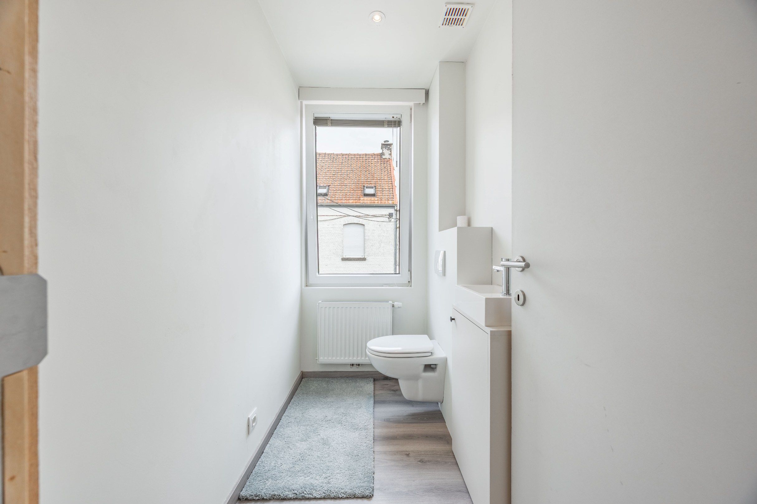 SUBLIEM GERENOVEERDE RIJWONING MET UITWEG foto 18