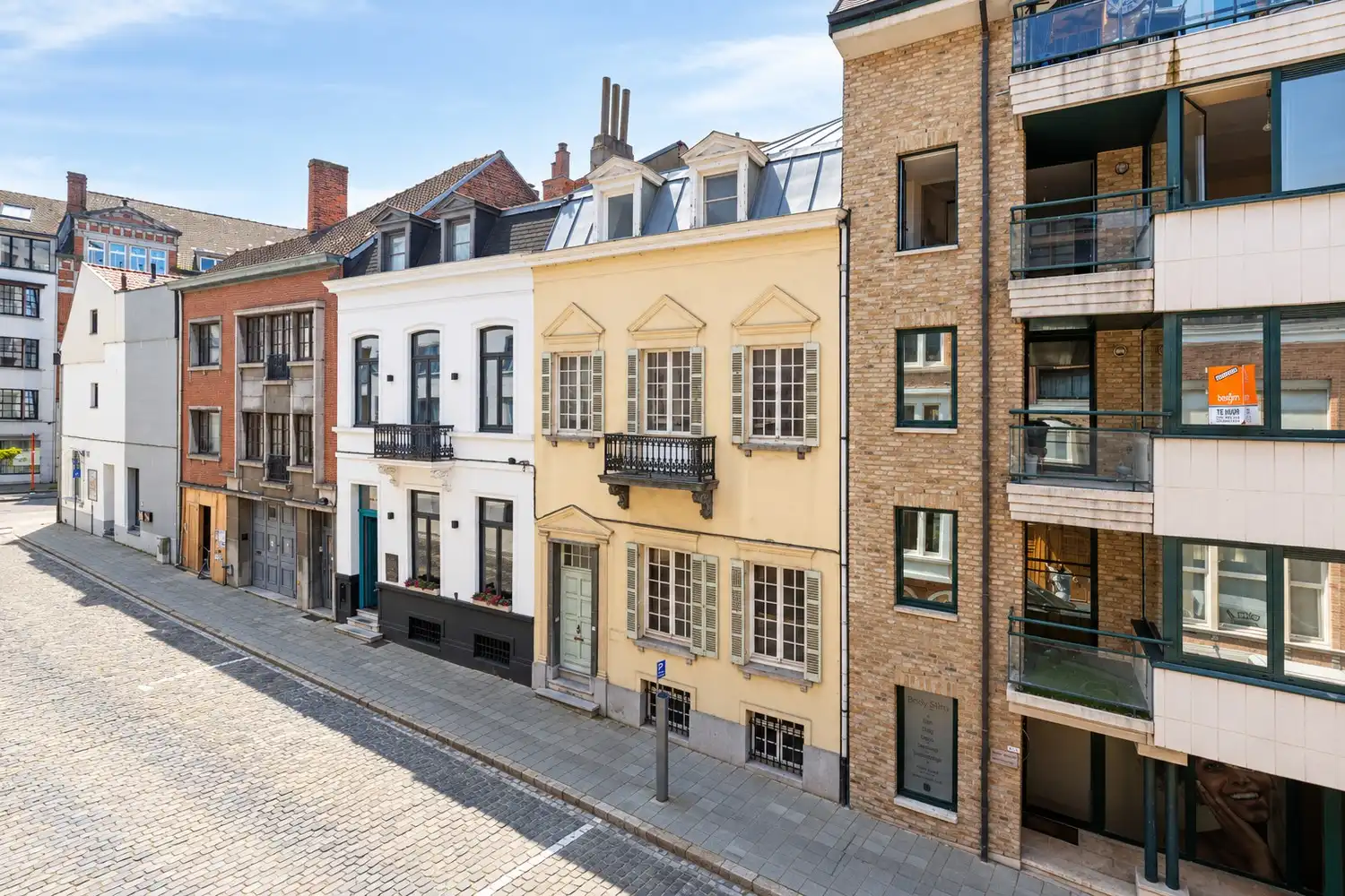 Charmante te renoveren burgerwoning te koop in Kortrijk foto 2