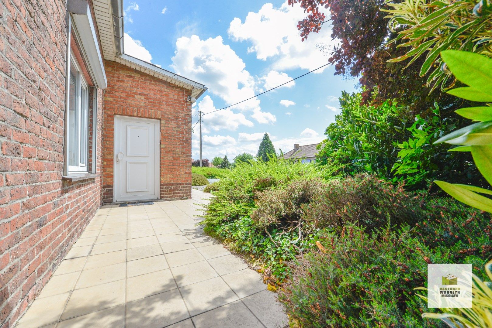 Bungalow met 4 slaapkamers op perceel van 801m2 op centrale ligging te Beernem foto 2