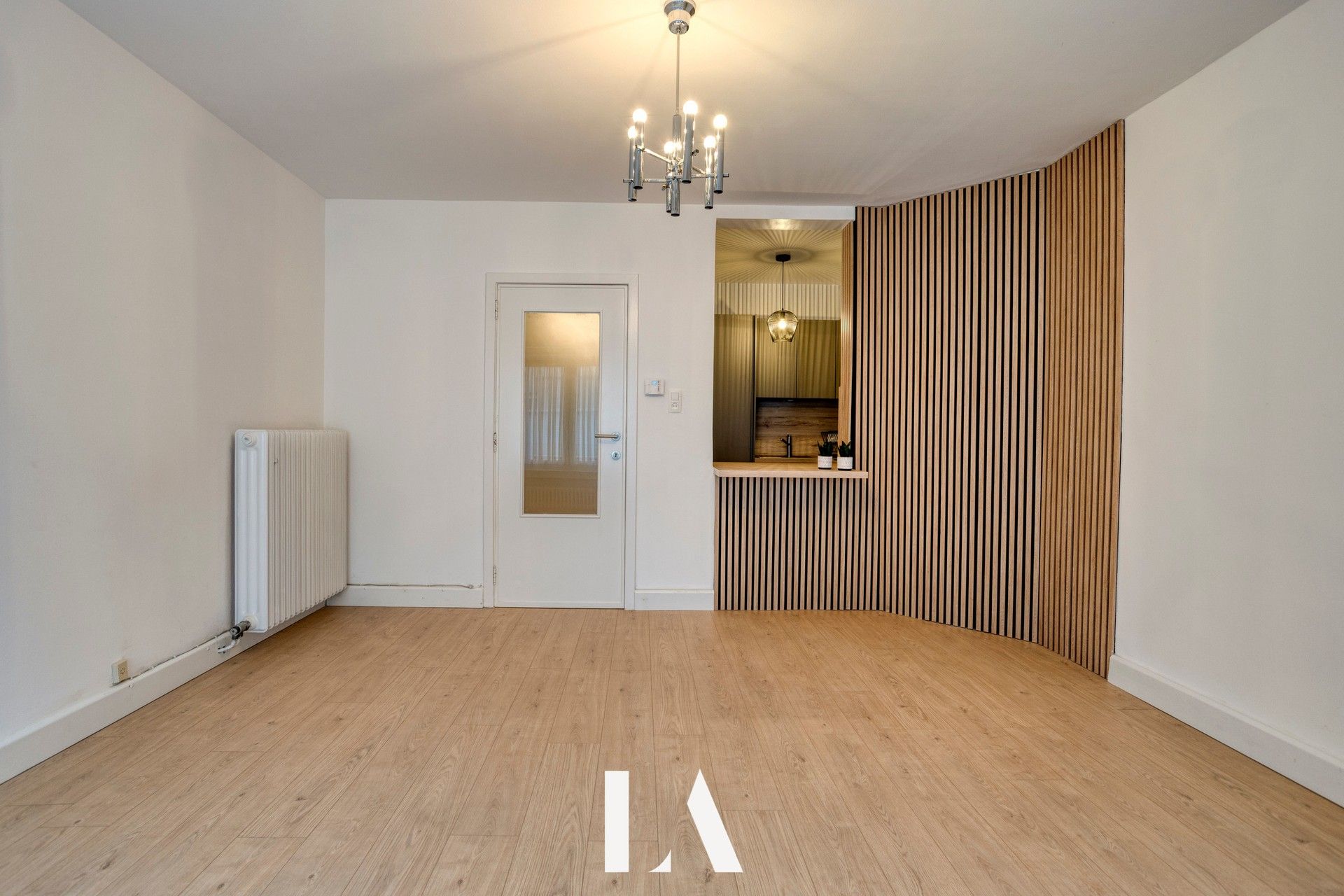 Vernieuwd 1-slaapkamer appartement vlakbij zee. foto {{pictureIndex}}