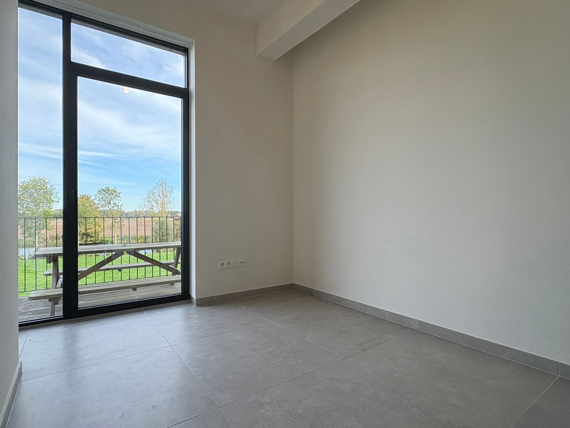 Prachtig en ruim appartement met uitzicht op Leiearm foto 9