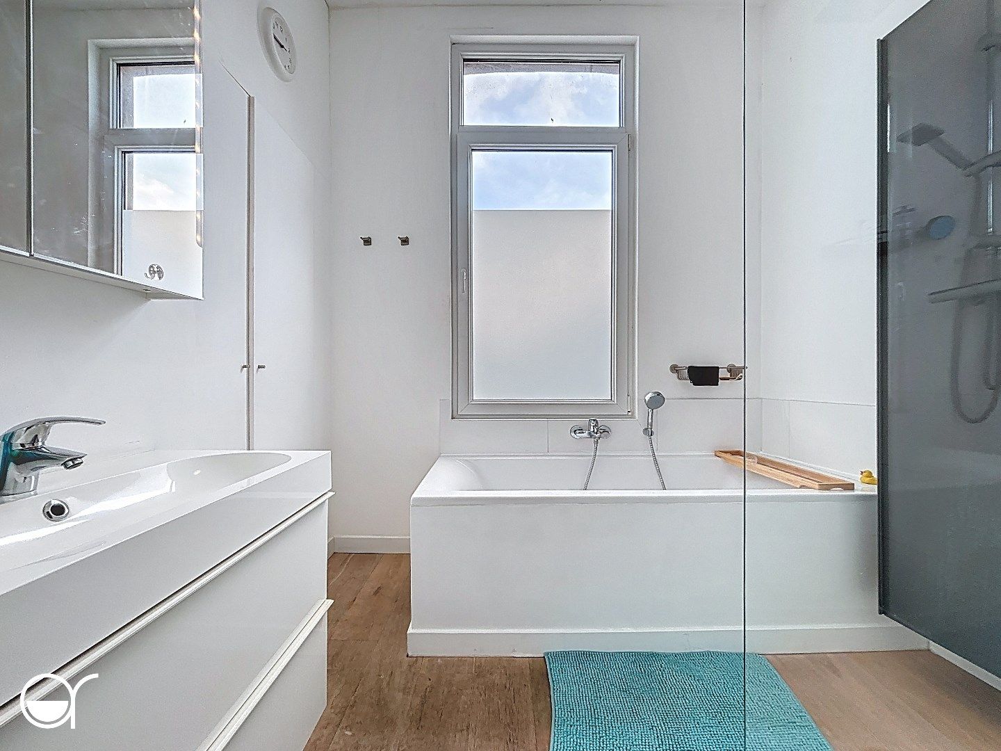 Rijwoning met terras en 3 slaapkamers foto 15