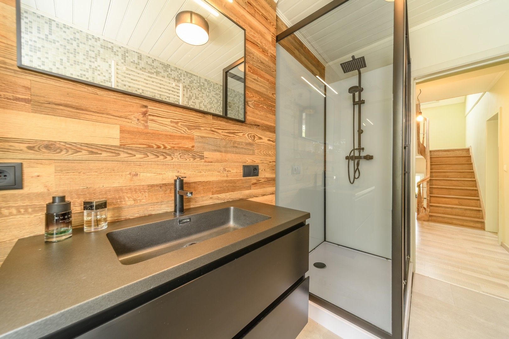 Charmant woonhuis  + achterliggend stuk bouwgrond op landelijke toplocatie foto 16