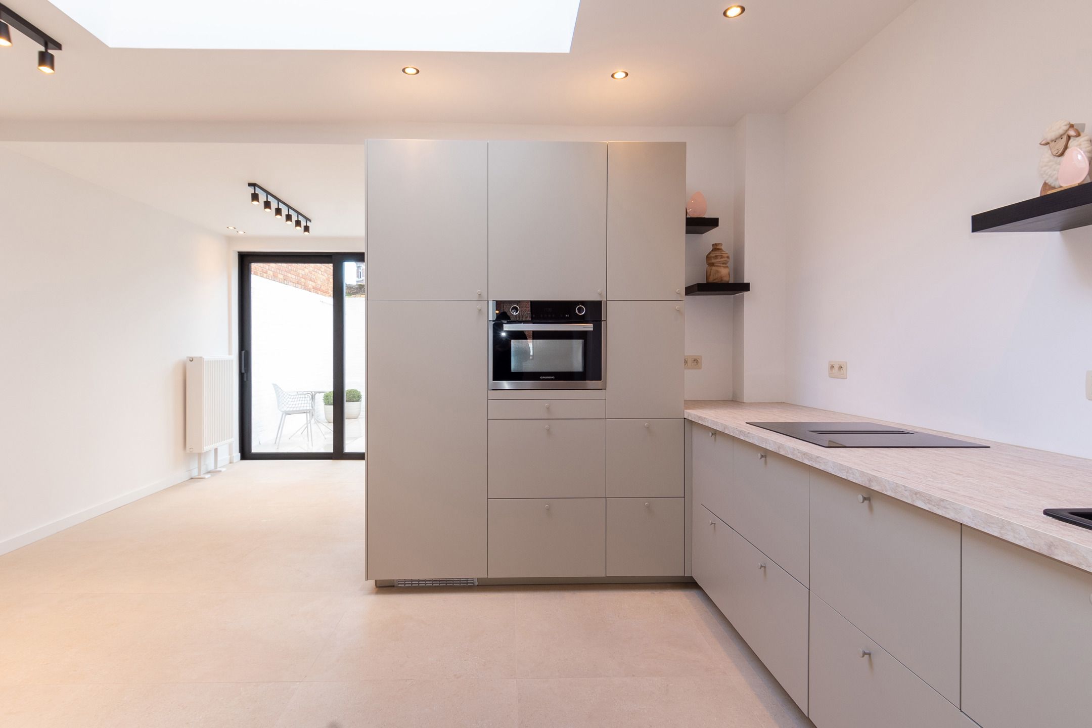 Volledig vernieuwde woning met 2 ruime slaapkamers! foto 3