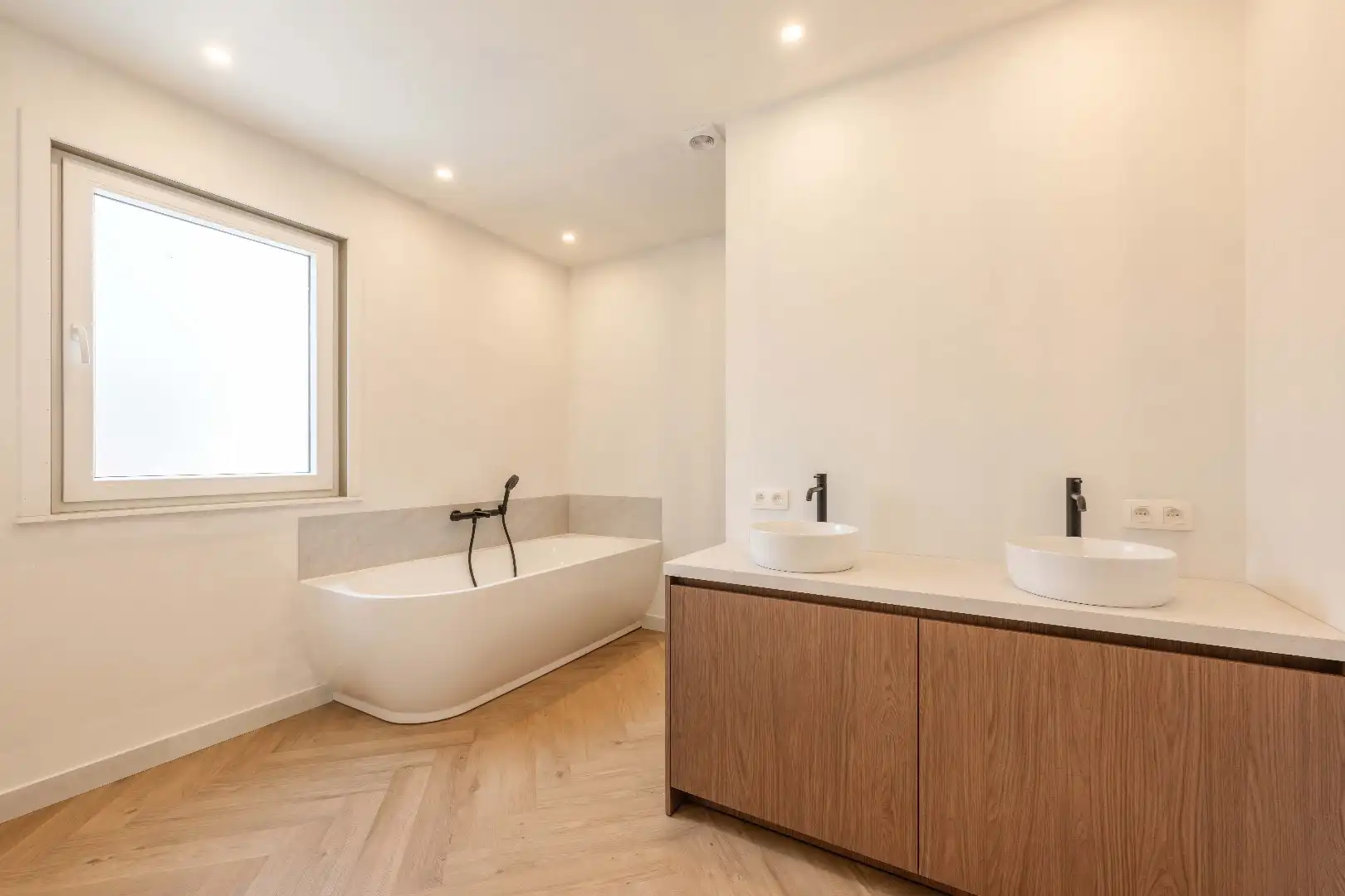 VOLLEDIG GERENOVEERDE, ZEER RUIME WONING VLAKBIJ CENTRUM ARDOOIE foto 11