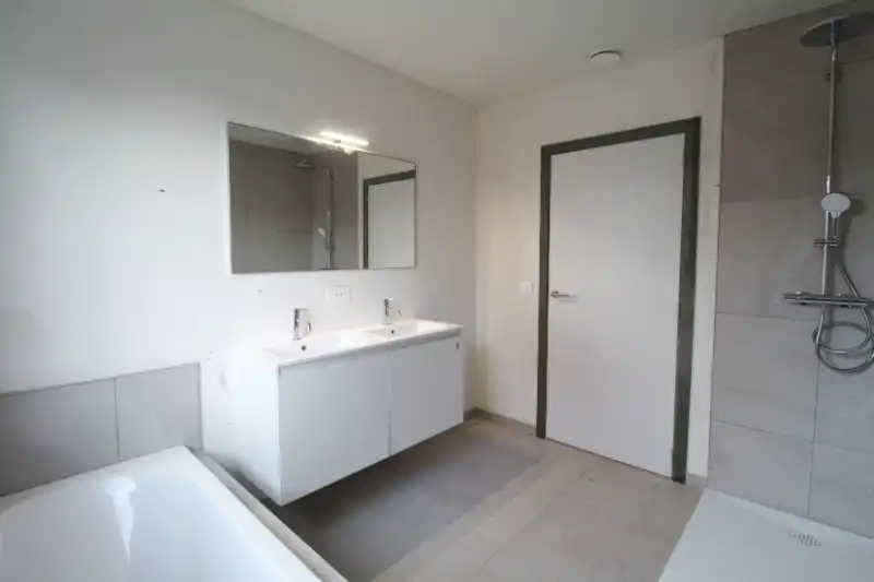 Ruime halfopen nieuwbouwwoning te Kortrijk foto 12