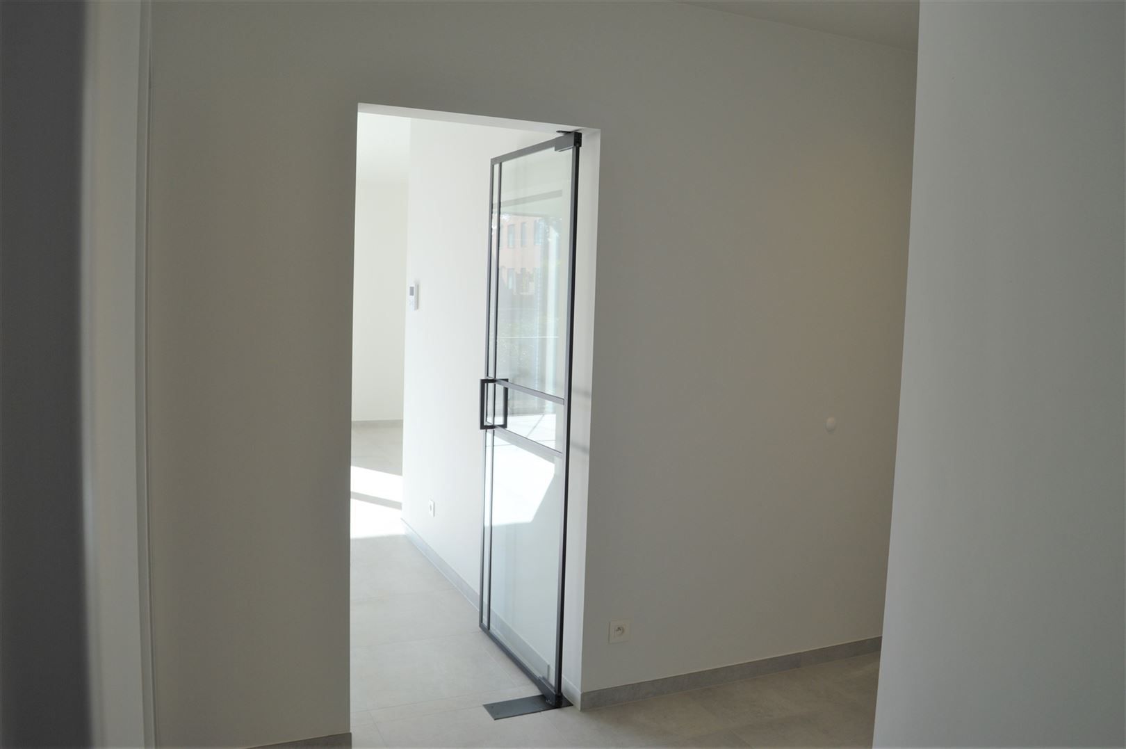 TE HUUR: recent appartement met 2 slaapkamers te Koersel! foto 7