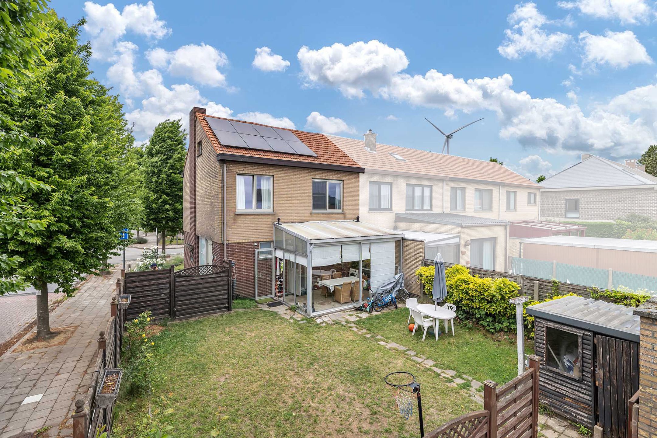 Hoofdfoto van de publicatie: Te renoveren woning met drie slaapkamers en garage