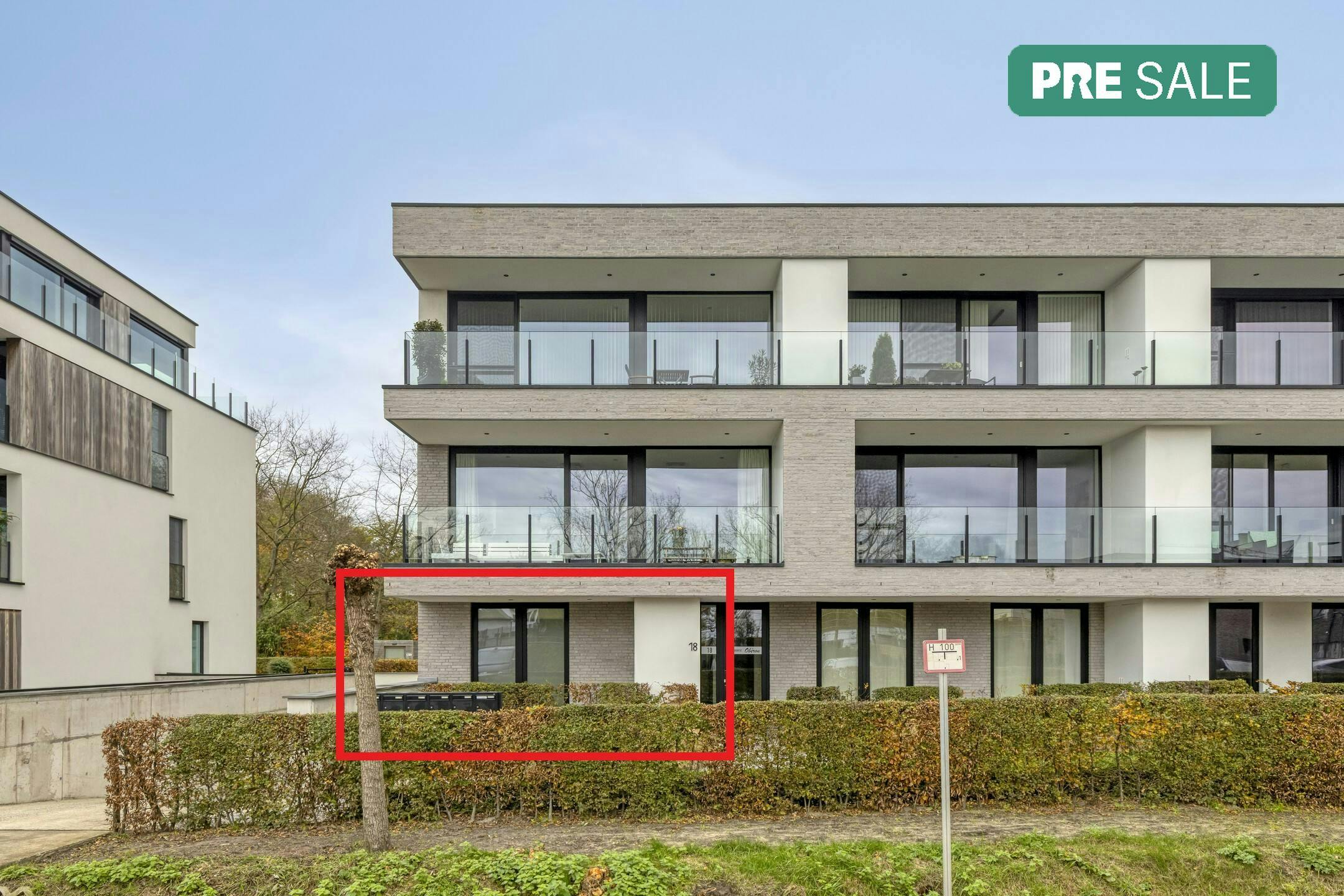 Uniek appartement met 2 slaapkamers en garage te koop in Eeklo foto {{pictureIndex}}