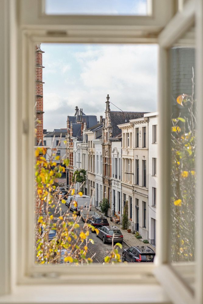 Wonen in een beschermde hoekwoning van Jos Bascourt uit 1894 is wonen in een uniek stuk Zurenborg, zonder renovatieplicht foto 12