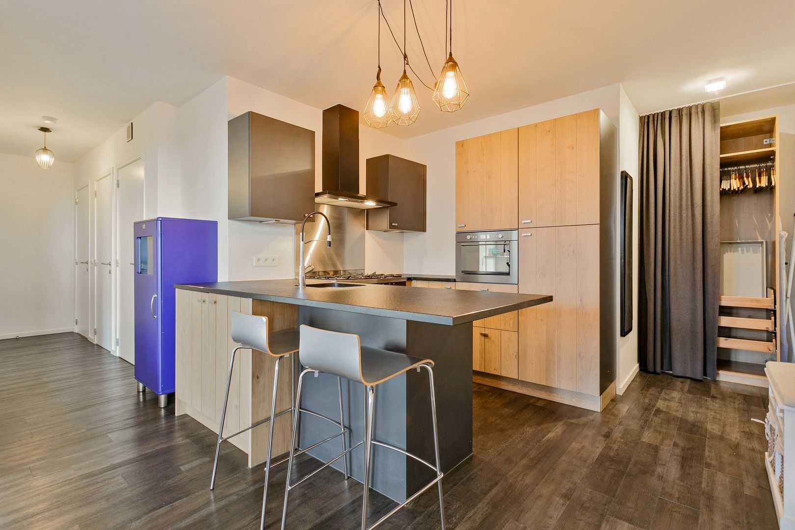 Prachtig hoekappartement met 2 grote terrassen, parking, fietsenstalling en kelder. foto 3