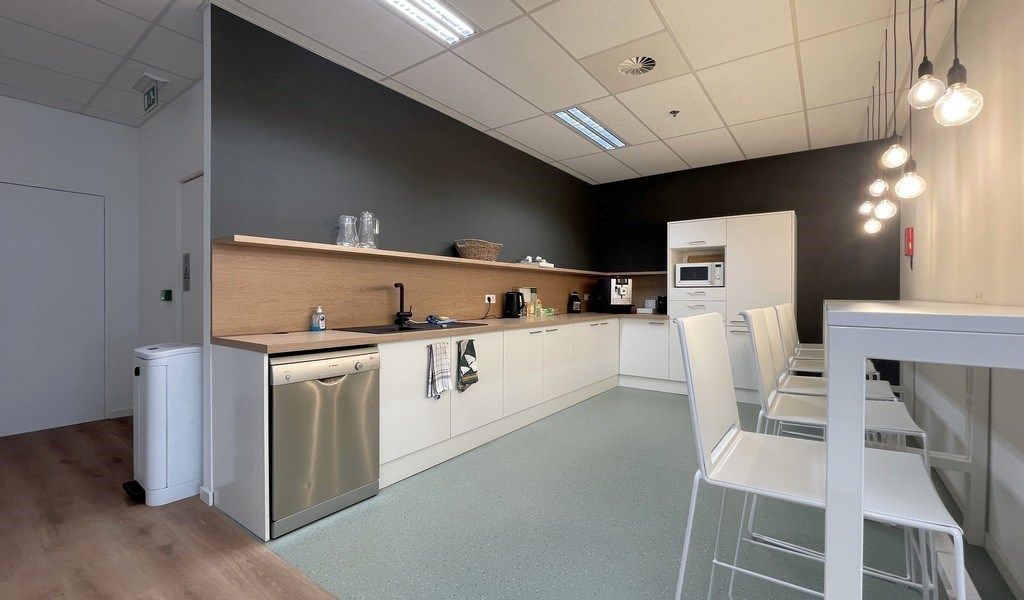 Vernieuwde kantoren te huur in Ahlers Building te Antwerpen foto 14