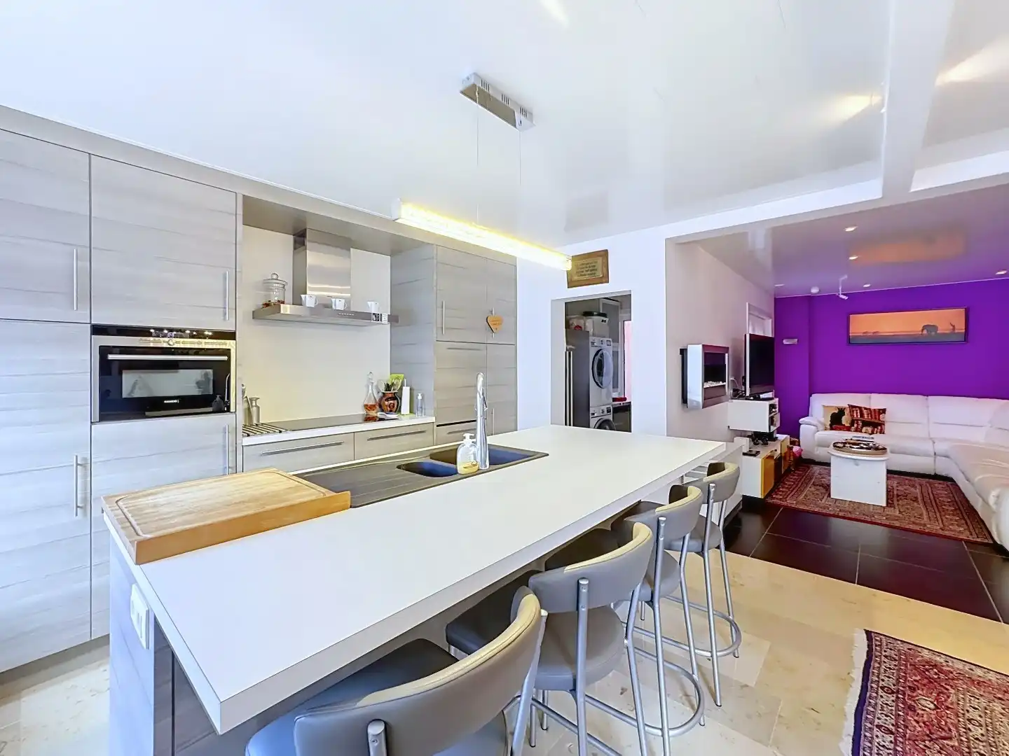 Ruime en centraal gelegen woning met dubbele garage foto 3
