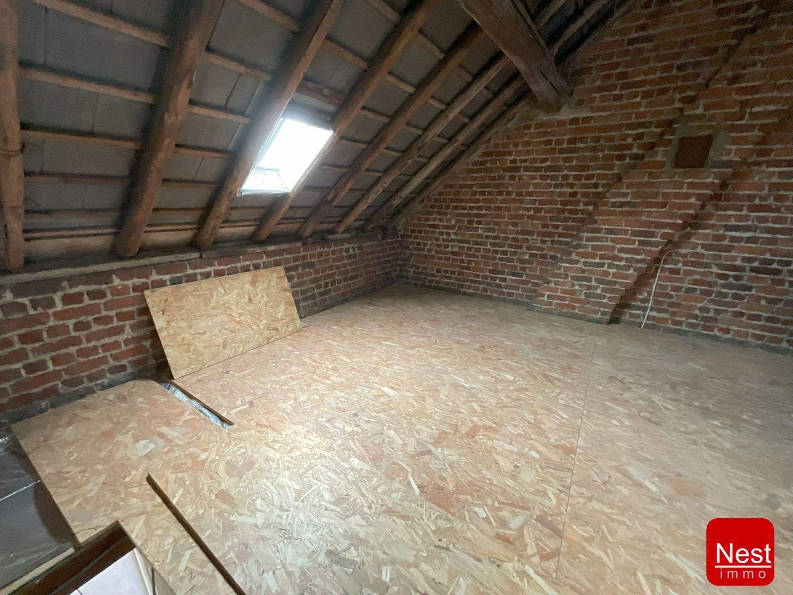 Te renoveren woning met groot potentieel foto 12