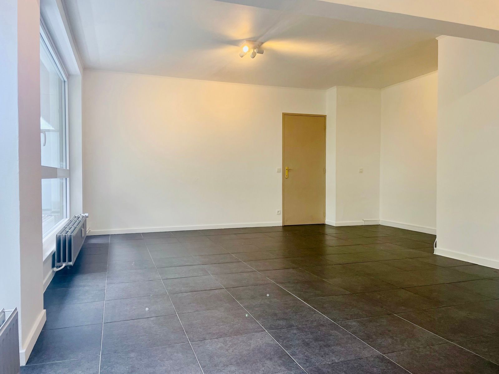 Te huur: 3- slpk appartement op gunstige ligging in Aalst foto 2