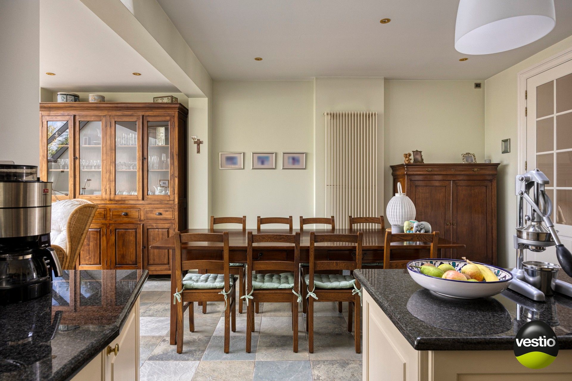 Instapklare herenwoning met garage en knappe stadstuin op topligging in Hasselt. foto 10