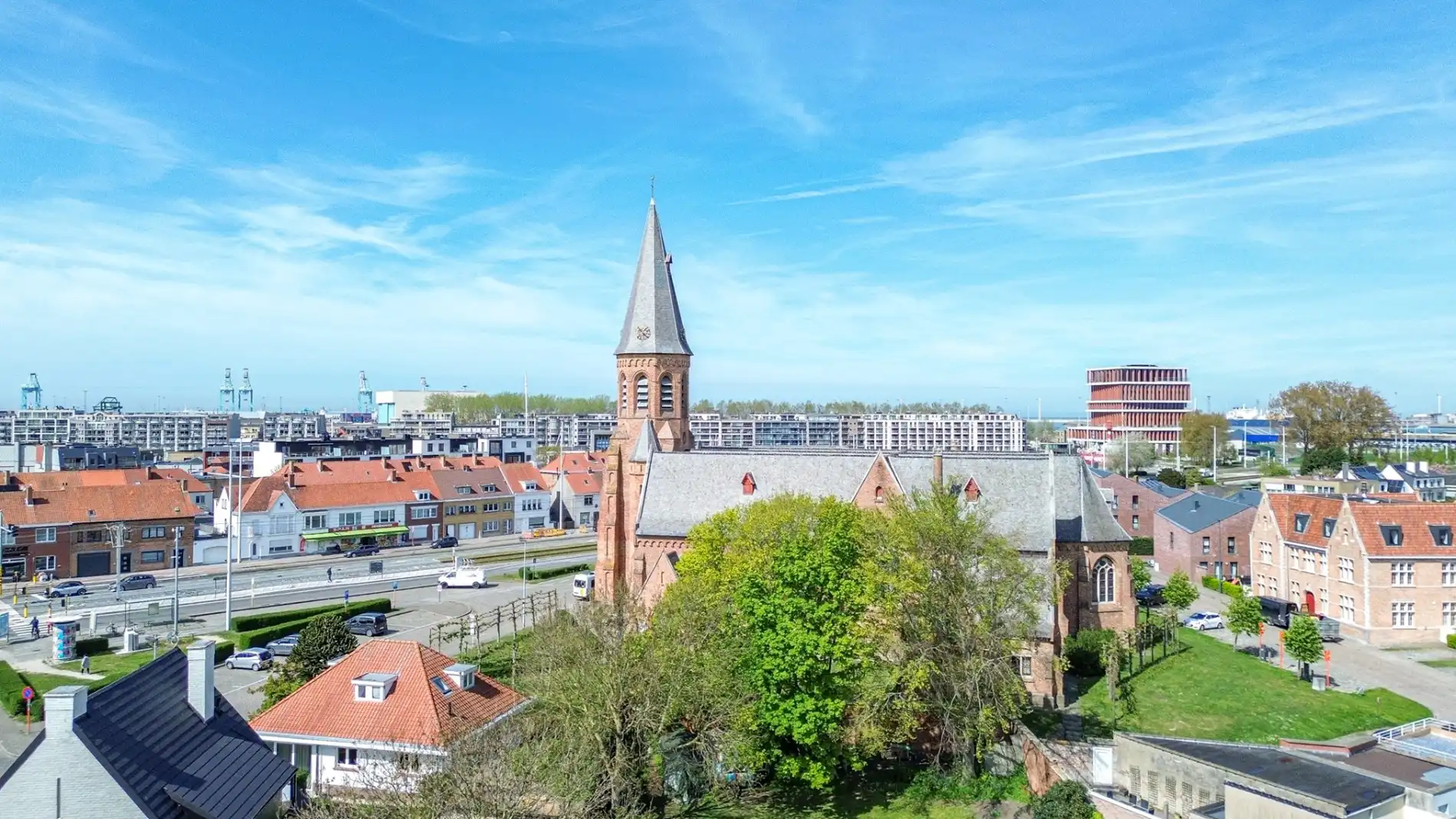 Rijwoning met garage in hartje Zeebrugge foto 2